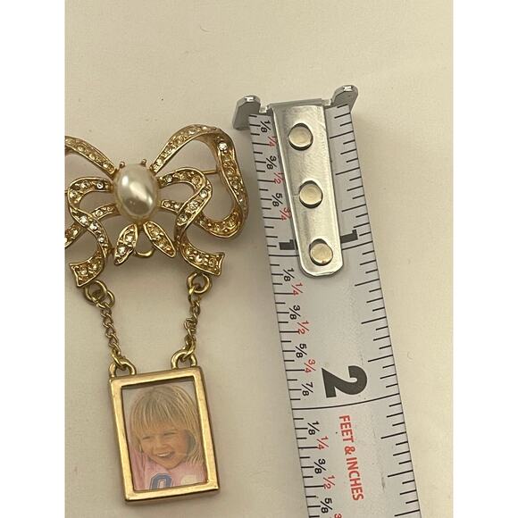 Vintage Bow Rhinestone Brooch Faux Pearl Cabochon Stone Pic Frame B#7 - Picture 3 of 11